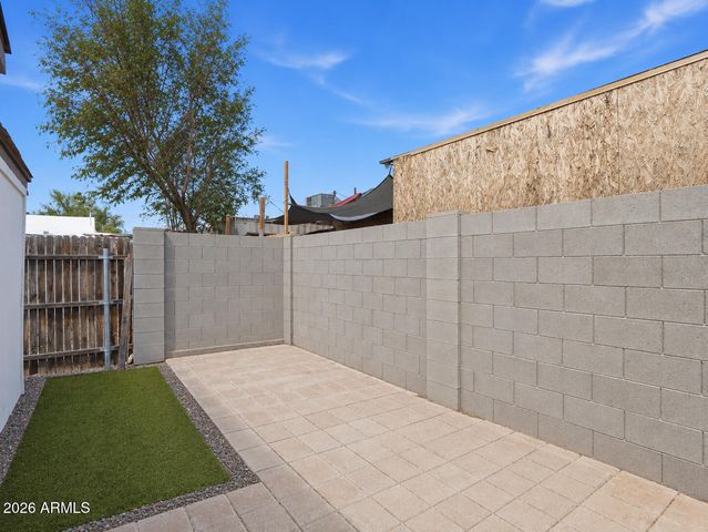 9047 N 9TH Street, Phoenix, AZ 85020