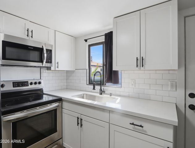 9047 N 9TH Street, Phoenix, AZ 85020