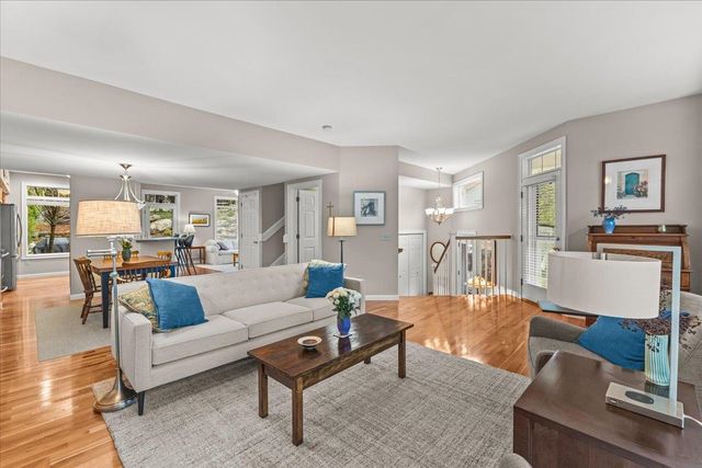 73 Park Road, South Burlington, VT 05403