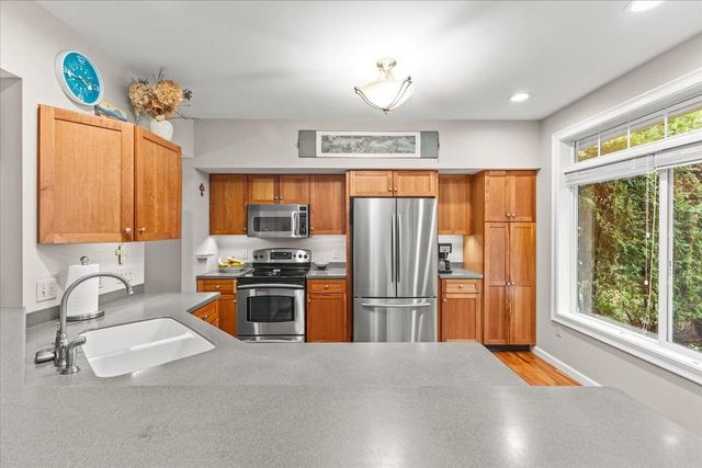 73 Park Road, South Burlington, VT 05403