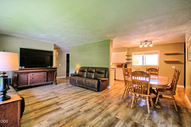 2162 Happy Valley Drive, Medford, OR 97501