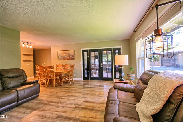 2162 Happy Valley Drive, Medford, OR 97501
