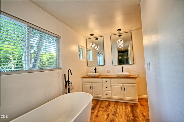 2162 Happy Valley Drive, Medford, OR 97501