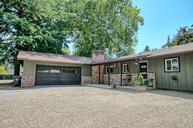 2162 Happy Valley Drive, Medford, OR 97501
