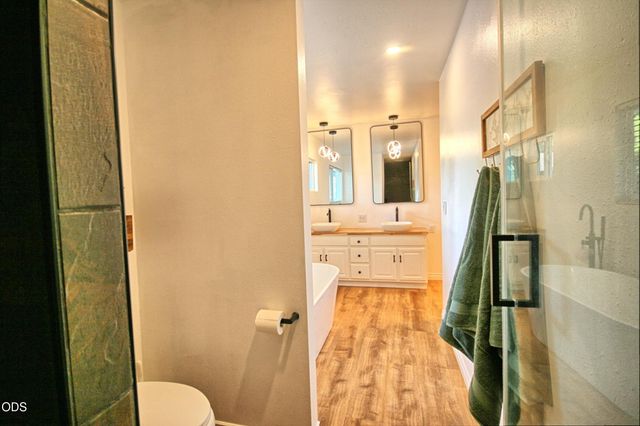 2162 Happy Valley Drive, Medford, OR 97501