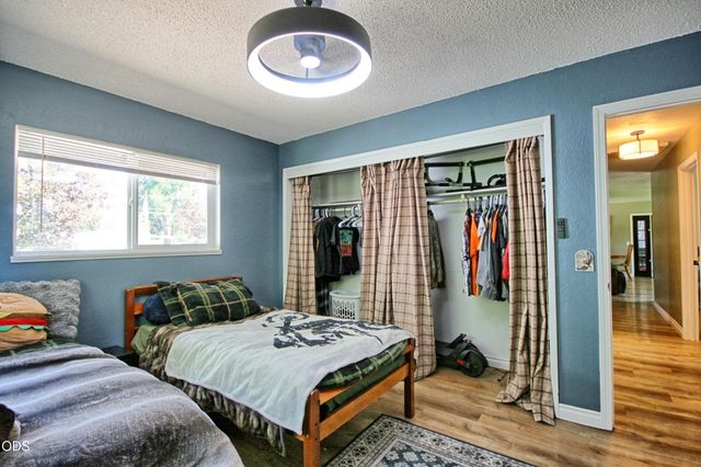 2162 Happy Valley Drive, Medford, OR 97501