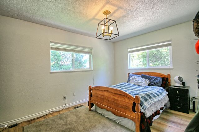 2162 Happy Valley Drive, Medford, OR 97501