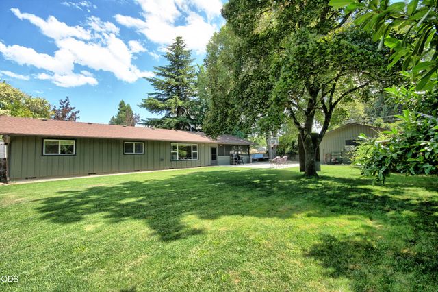2162 Happy Valley Drive, Medford, OR 97501