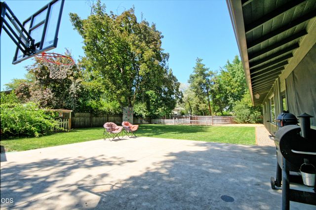 2162 Happy Valley Drive, Medford, OR 97501