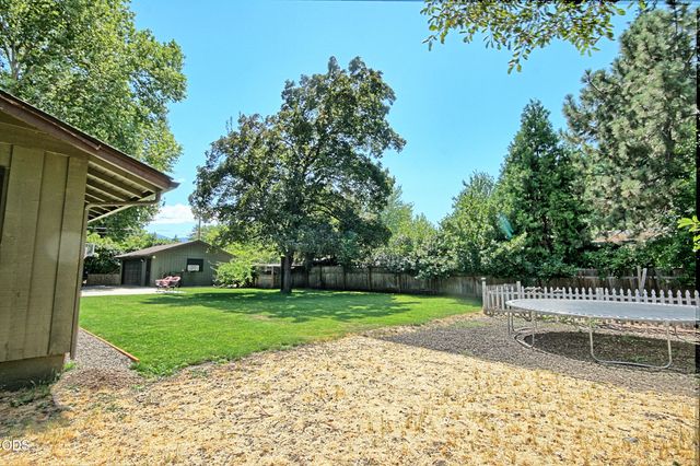 2162 Happy Valley Drive, Medford, OR 97501