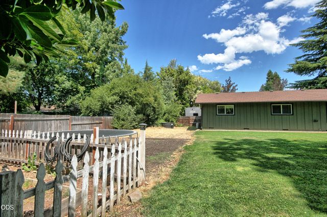 2162 Happy Valley Drive, Medford, OR 97501
