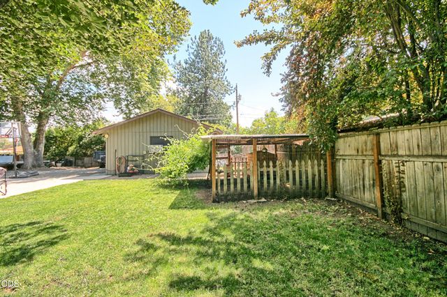 2162 Happy Valley Drive, Medford, OR 97501