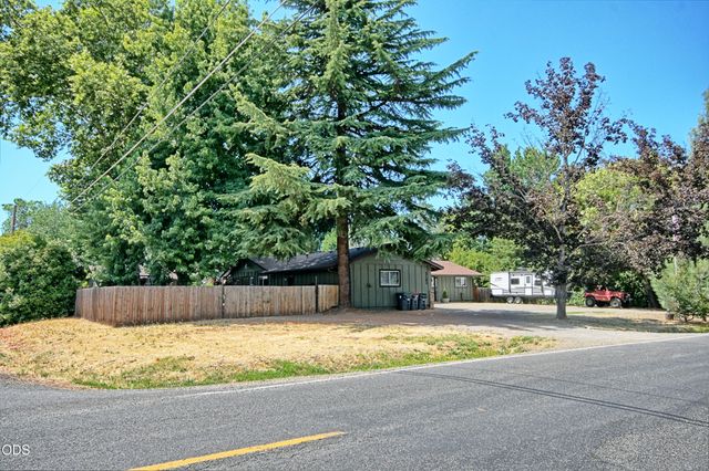 2162 Happy Valley Drive, Medford, OR 97501