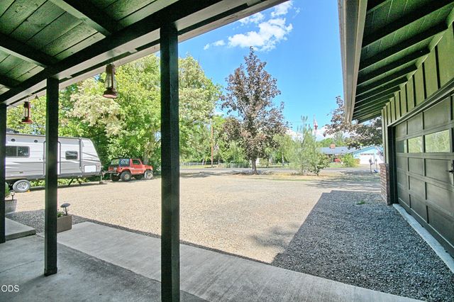 2162 Happy Valley Drive, Medford, OR 97501