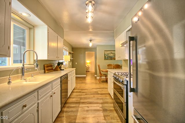 2162 Happy Valley Drive, Medford, OR 97501