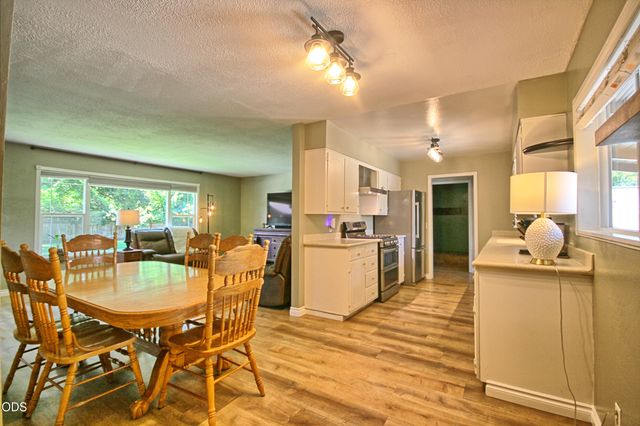 2162 Happy Valley Drive, Medford, OR 97501