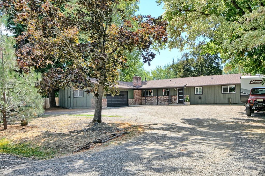 2162 Happy Valley Drive, Medford, OR 97501