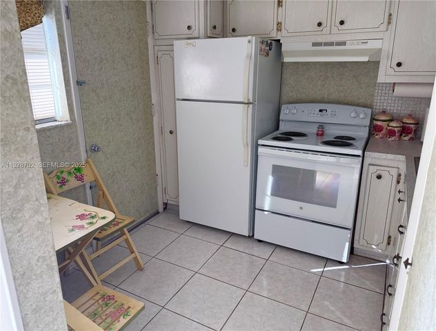 2820 NE 201st Ter F217, Aventura, FL 33180