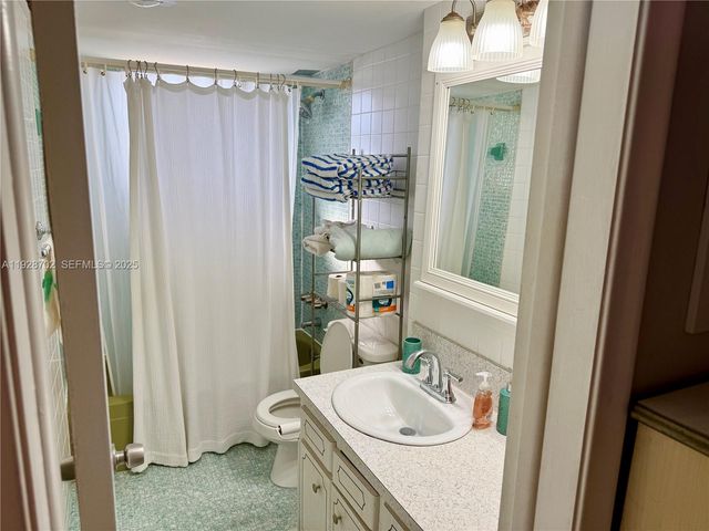 2820 NE 201st Ter F217, Aventura, FL 33180