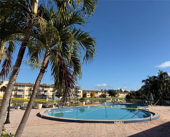 2820 NE 201st Ter F217, Aventura, FL 33180