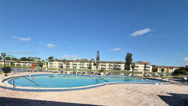 2820 NE 201st Ter F217, Aventura, FL 33180