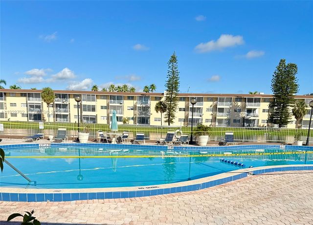 2820 NE 201st Ter F217, Aventura, FL 33180