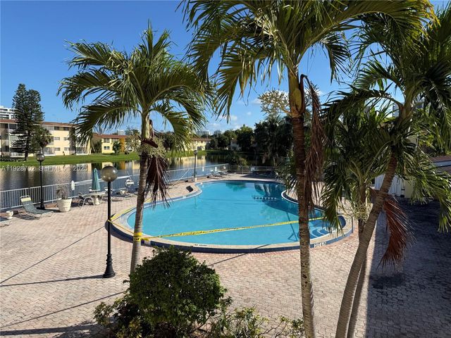 2820 NE 201st Ter F217, Aventura, FL 33180