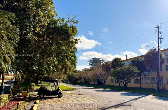 2820 NE 201st Ter F217, Aventura, FL 33180