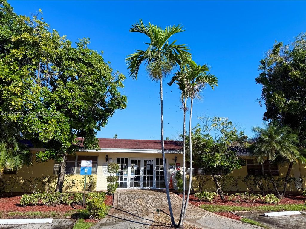 2820 NE 201st Ter F217, Aventura, FL 33180