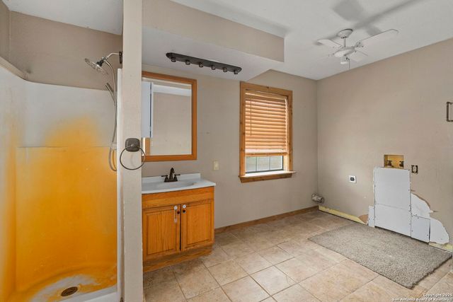 434 Spur Dr, Bandera, TX 78003