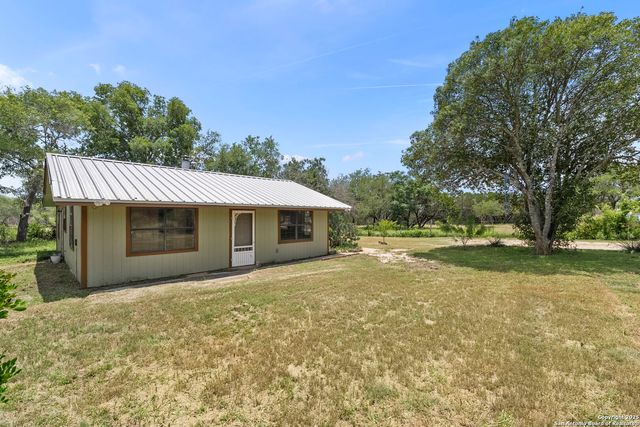 434 Spur Dr, Bandera, TX 78003