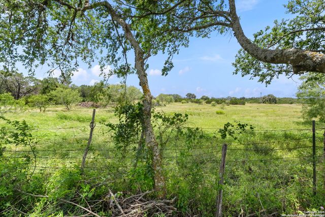 434 Spur Dr, Bandera, TX 78003