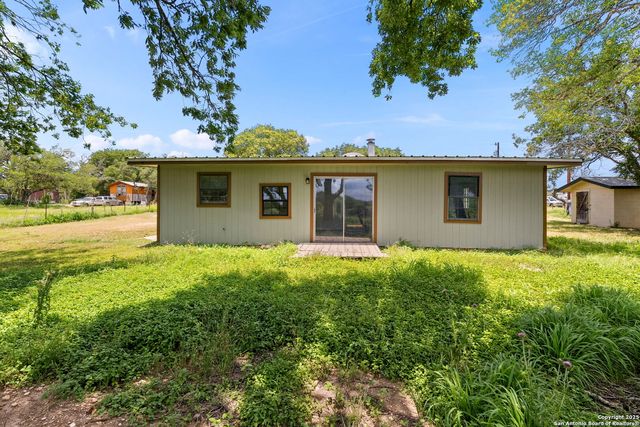 434 Spur Dr, Bandera, TX 78003