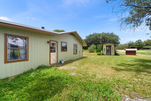 434 Spur Dr, Bandera, TX 78003