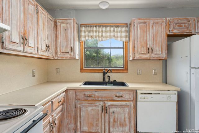 434 Spur Dr, Bandera, TX 78003