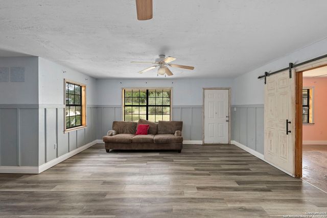 434 Spur Dr, Bandera, TX 78003