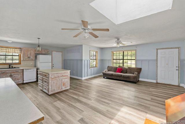 434 Spur Dr, Bandera, TX 78003