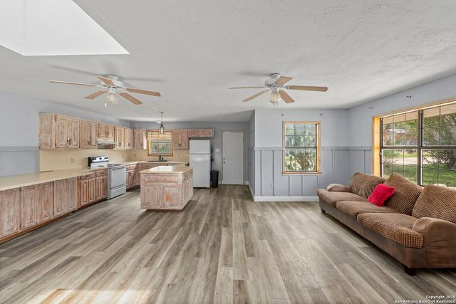 434 Spur Dr, Bandera, TX 78003