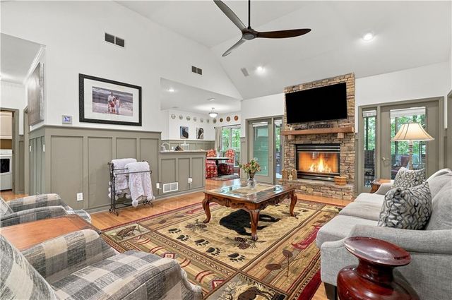 7 Summit Drive E, Jasper, GA 30143
