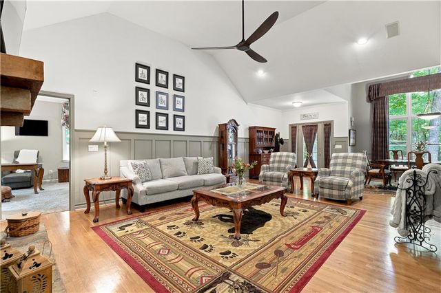 7 Summit Drive E, Jasper, GA 30143