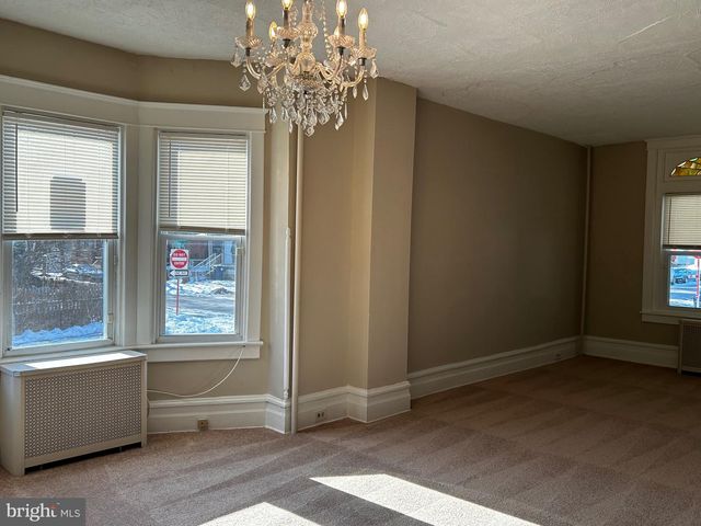 302 N YORK ST, Pottstown, PA 19464