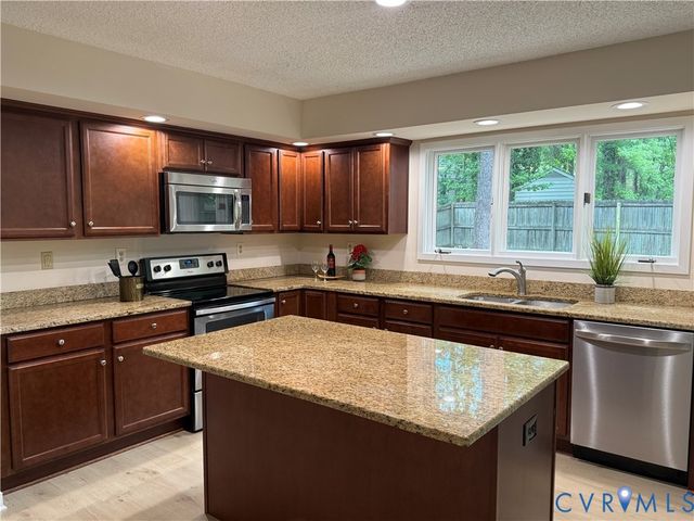 10108 Cedar Knoll Ln, Henrico, VA 23233