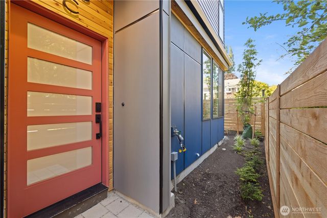 1138 C NW 57th Street, Seattle, WA 98107