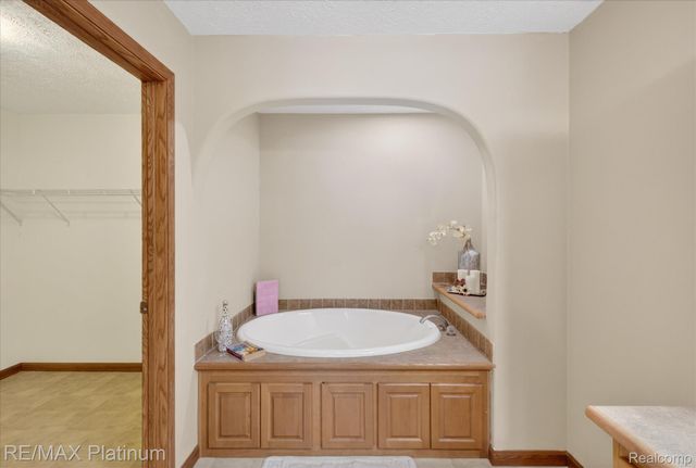 2670 E Maple Road, Milford Charter Township, MI 48381