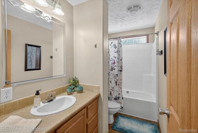 2670 E Maple Road, Milford Charter Township, MI 48381