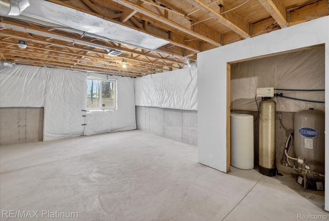 2670 E Maple Road, Milford Charter Township, MI 48381