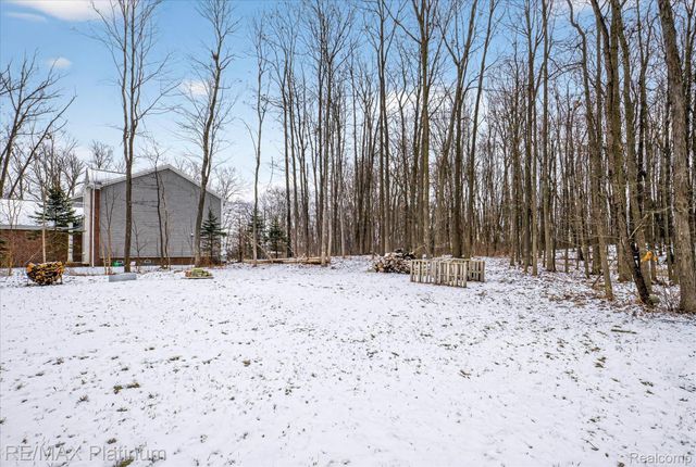 2670 E Maple Road, Milford Charter Township, MI 48381