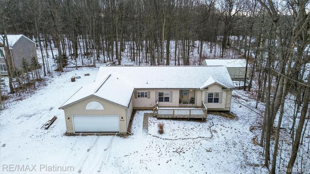 2670 E Maple Road, Milford Charter Township, MI 48381