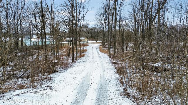 2670 E Maple Road, Milford Charter Township, MI 48381