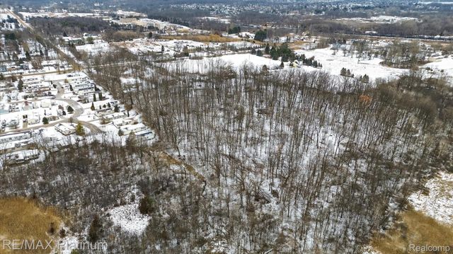 2670 E Maple Road, Milford Charter Township, MI 48381